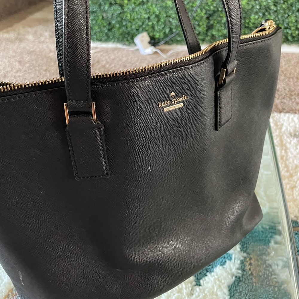 Medium sized Kate spade purse new without tags